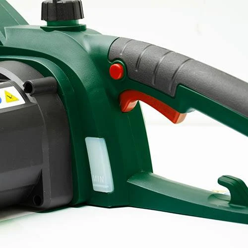 Webb 40cm 2200 Watt Electric Chainsaw 4 Webb 40cm 2200 Watt Electric Chainsaw - Image 4