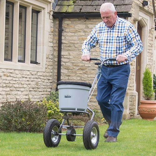 The Handy 50lbs Broadcast Fertiliser Spreader 2 The Handy 50lbs Broadcast Fertiliser Spreader - Image 2
