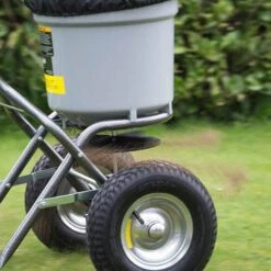 The Handy 50lbs Broadcast Fertiliser Spreader 15 The Handy 50lbs Broadcast Fertiliser Spreader -You Garden 180076 6