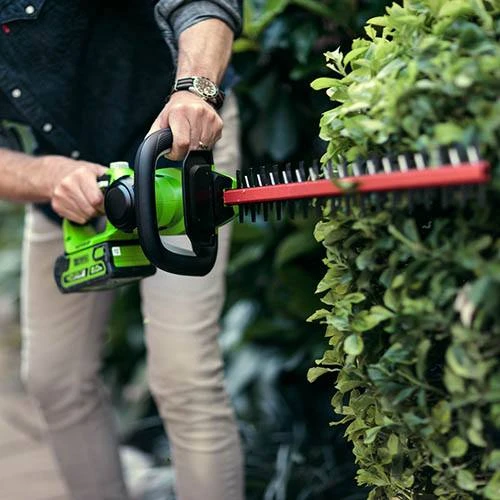 Greenworks 40v Hedge Trimmer With 2Ah Battery And Charger 2 Greenworks 40v Hedge Trimmer With 2Ah Battery And Charger - Image 2