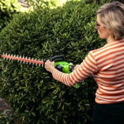 Greenworks 40v Hedge Trimmer With 2Ah Battery And Charger 10 Greenworks 40v Hedge Trimmer With 2Ah Battery And Charger -You Garden 180282 4