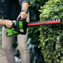Greenworks 40v Hedge Trimmer With 2Ah Battery And Charger 11 Greenworks 40v Hedge Trimmer With 2Ah Battery And Charger -You Garden 180282 5