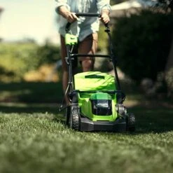 Greenworks 40v 40cm Walk Behind Mower With 2 X 2Ah Batteries And Charger 12 Greenworks 40v 40cm Walk Behind Mower With 2 X 2Ah Batteries And Charger -You Garden 180287 4